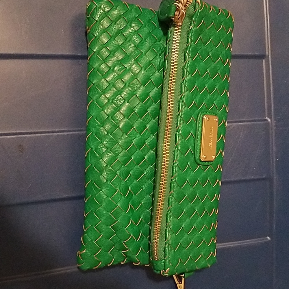 Green crossbody/wristlet bag
